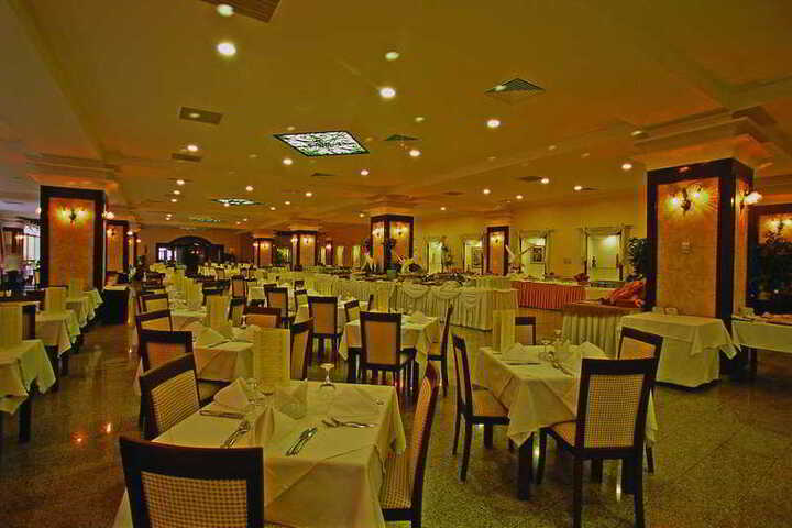 Dining 48 of 68
