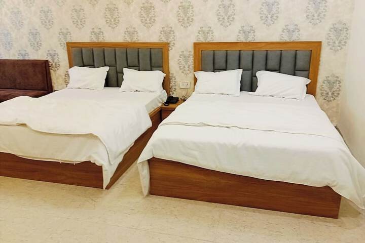 Room 2 of 10