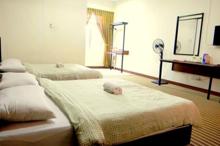 Room 4 of 10