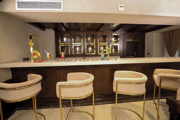 Cairo Taj Mohandessn Hotels & Suites