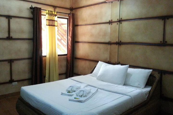 Room 6 of 33