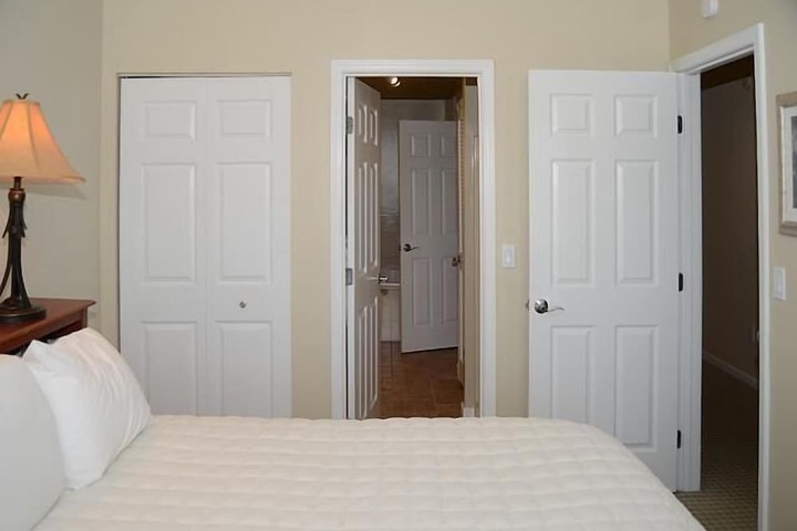 Room 32 of 170