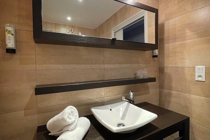 Room 20 of 33
