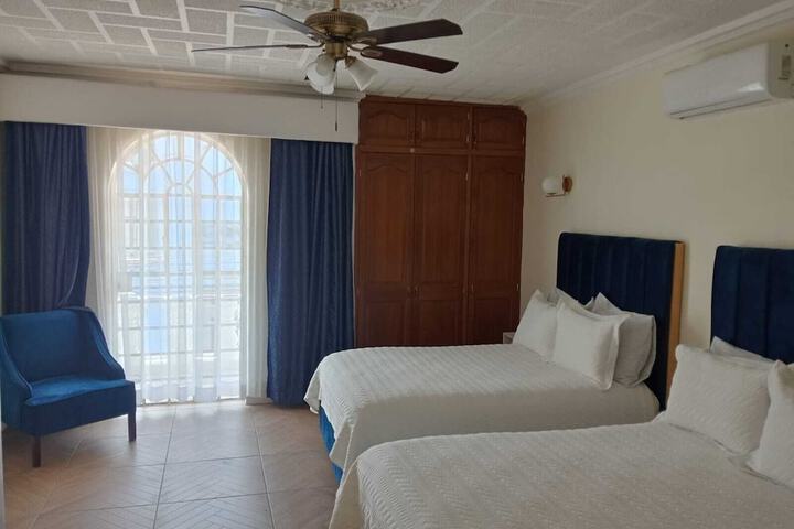 Room 9 of 11