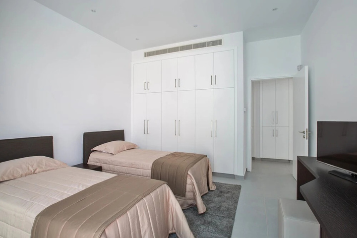 Room 6 of 25