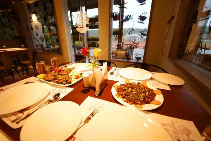 Dining 27 of 46