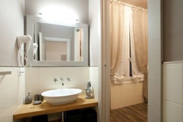 Room 6 of 27