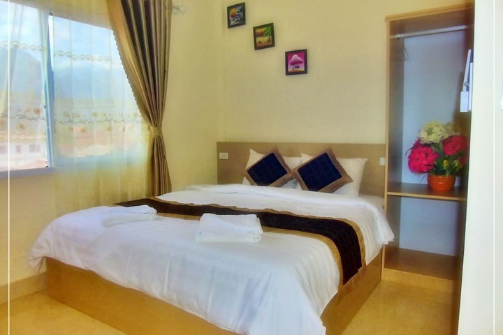 Room 4 of 49