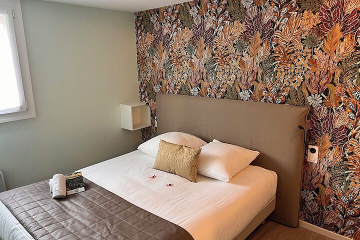 Room 46 of 102
