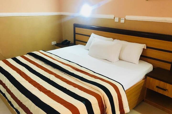 Room 5 of 15