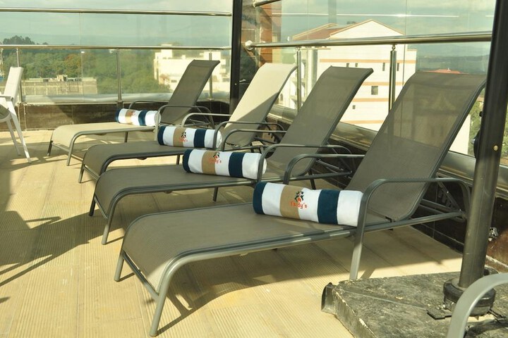 Sundeck 32 of 32