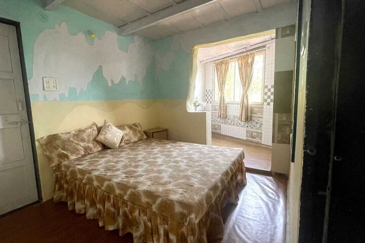 Room 9 of 65