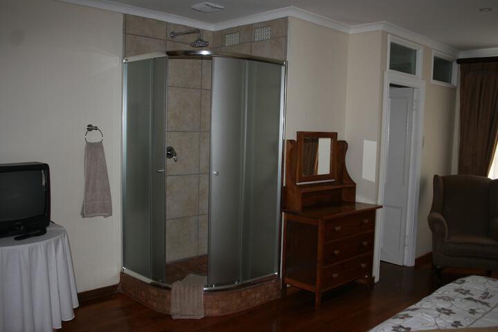 Room 25 of 198