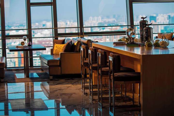Lounge 65 of 81