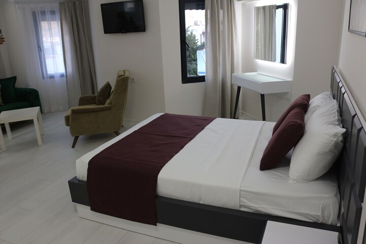 Room 2 of 65