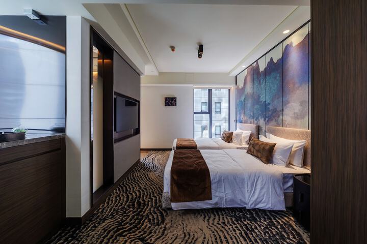 Room 4 of 35