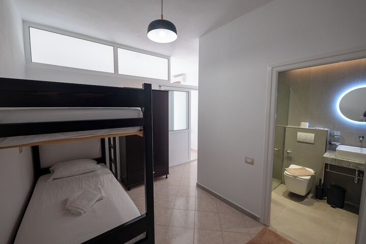 Room 15 of 96