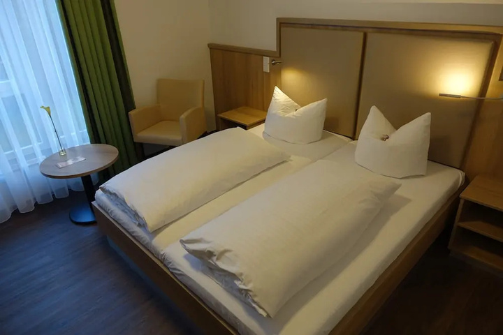 Room 5 of 26