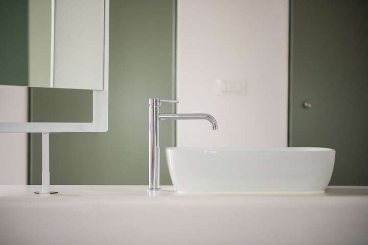 Deep soaking bathtub