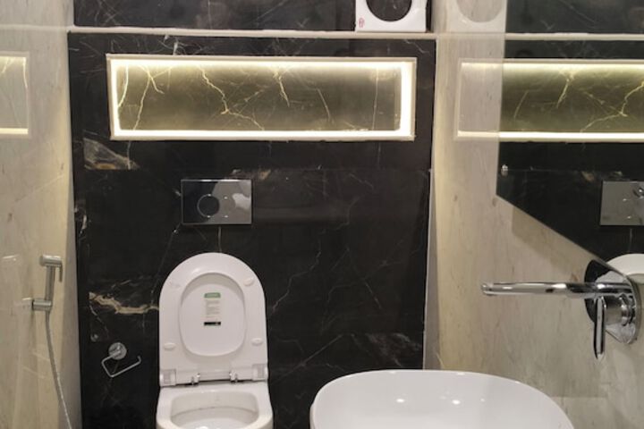 Room 83 of 118