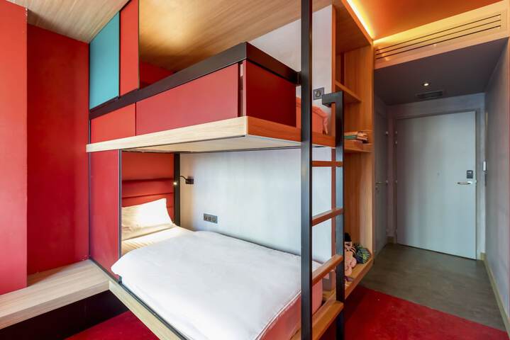 Room 12 of 37