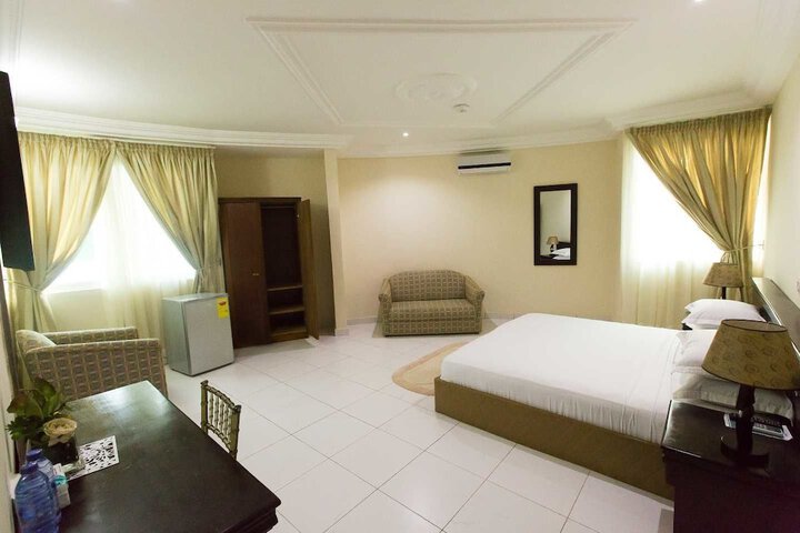 Room 6 of 19