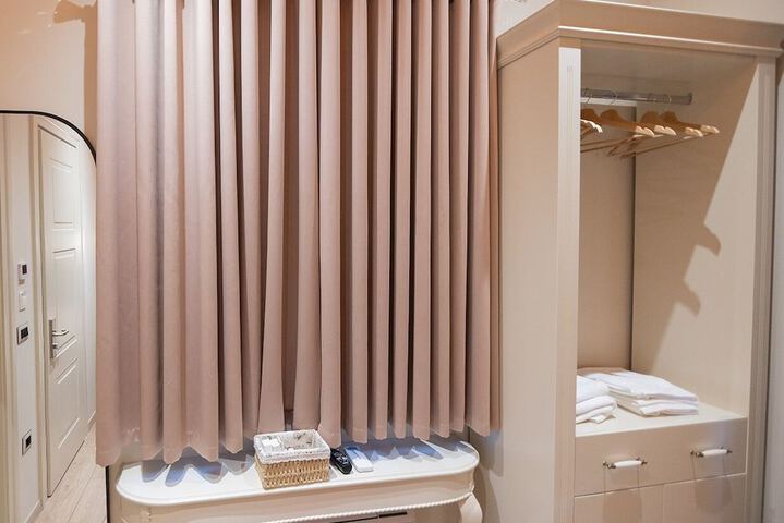 Room 6 of 70