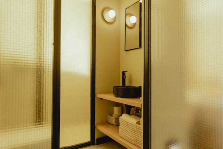 Room 34 of 77