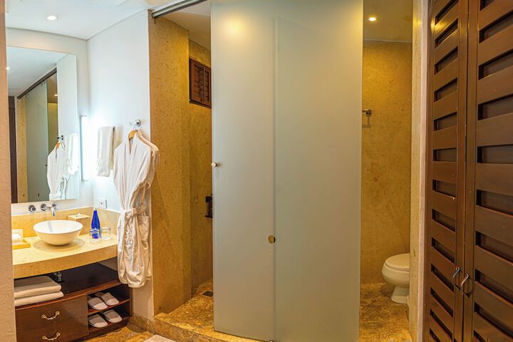 Room 30 of 65