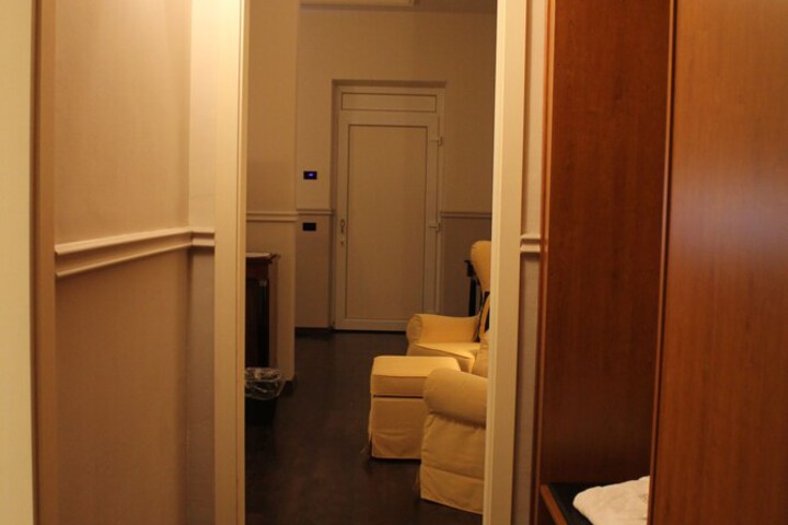 Room 33 of 110