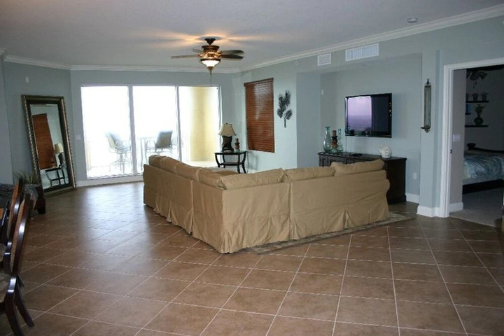 Exterior of Seacrest 602 by Ocean Properties
