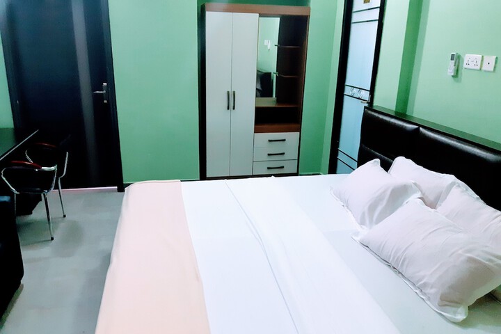 Room 9 of 25