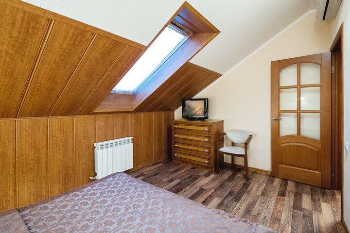 Room 8 of 63