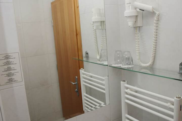 Room 21 of 61