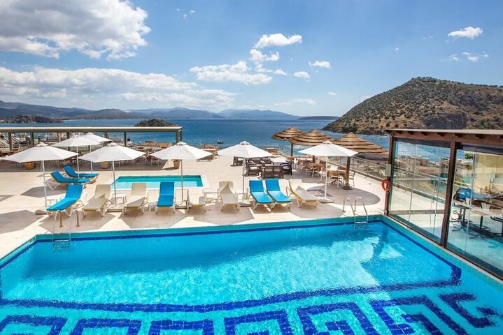 Hotel Pool