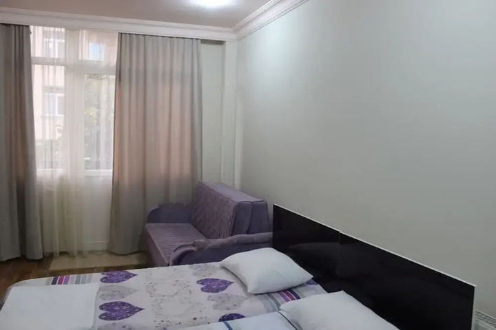 Room 4 of 8
