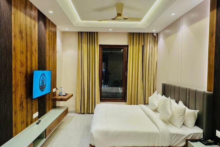 Room 12 of 42
