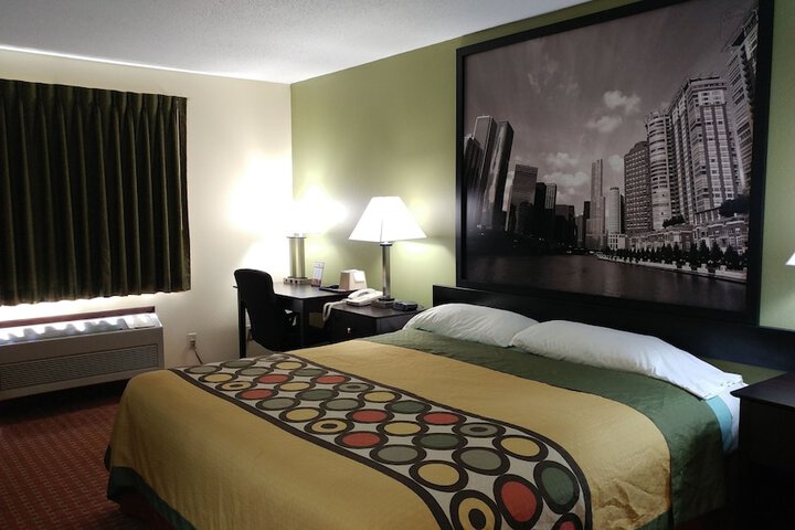 1 King Bed (5 of 18)