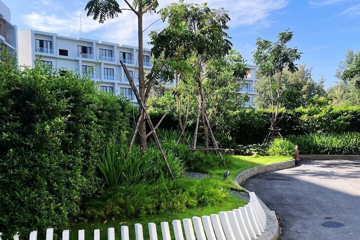 Hotel Exterior 68 of 78
