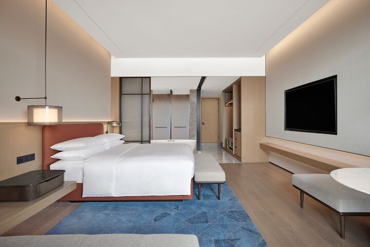 Room 28 of 85