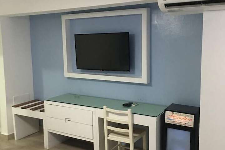 Room 17 of 76
