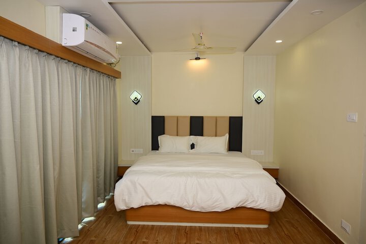 Room 16 of 38