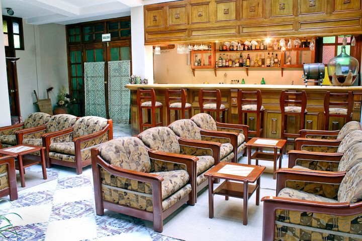 Lounge 40 of 54