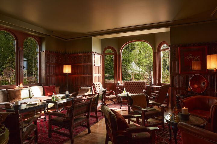 Lounge 49 of 68