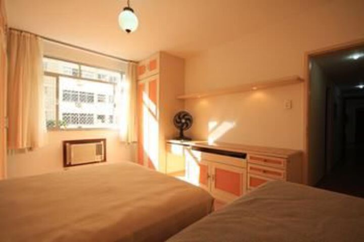 Room 8 of 34