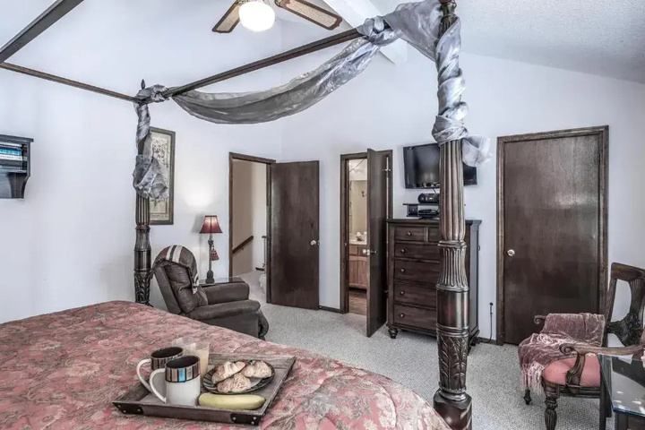 Room 2 of 17