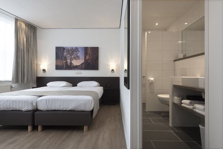 Room 12 of 47