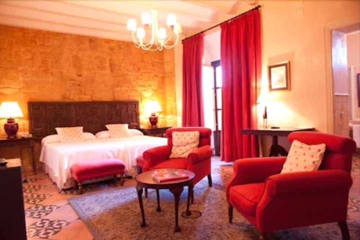 Room 16 of 38