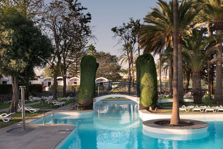 Pools & Facilities