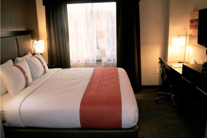 1 King Bed (9 of 12)